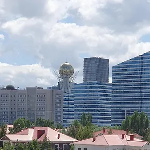 101 3-х возле байтерека для компании 1-10 человек с 4-мя кроватями и большим раскладным диваном Апартаменты